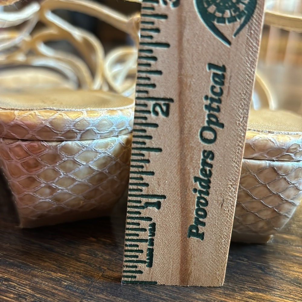 Stuart Weitzman Croc-Embossed Low Wedge Sandals 9… - image 4